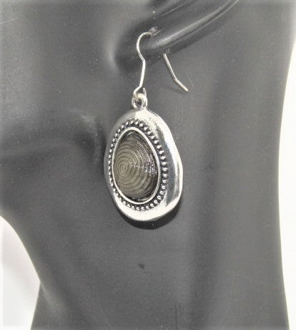 Breath Taking Black and Silver Flower Necklace Set