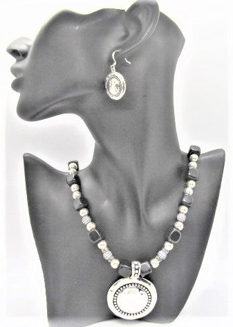 Stunning Silver and Black Necklace Set