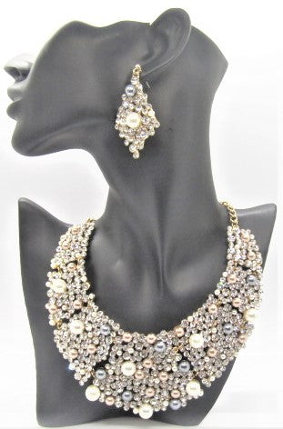 Gorgeous Pearls and Rhinestones Necklace Set