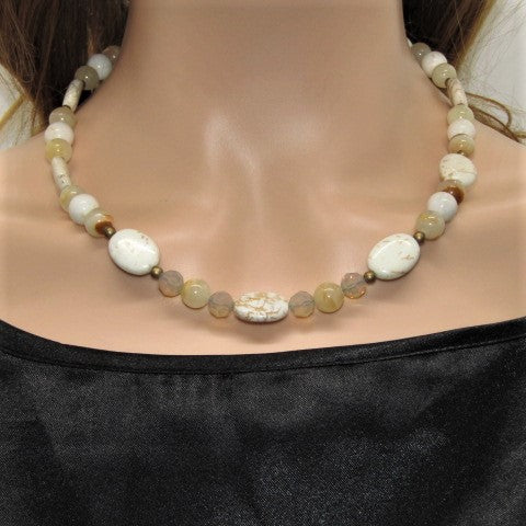 Tantalizing Tans on the Go Necklace