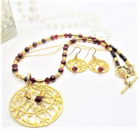 Beautiful Golden Pleasure Necklace Set